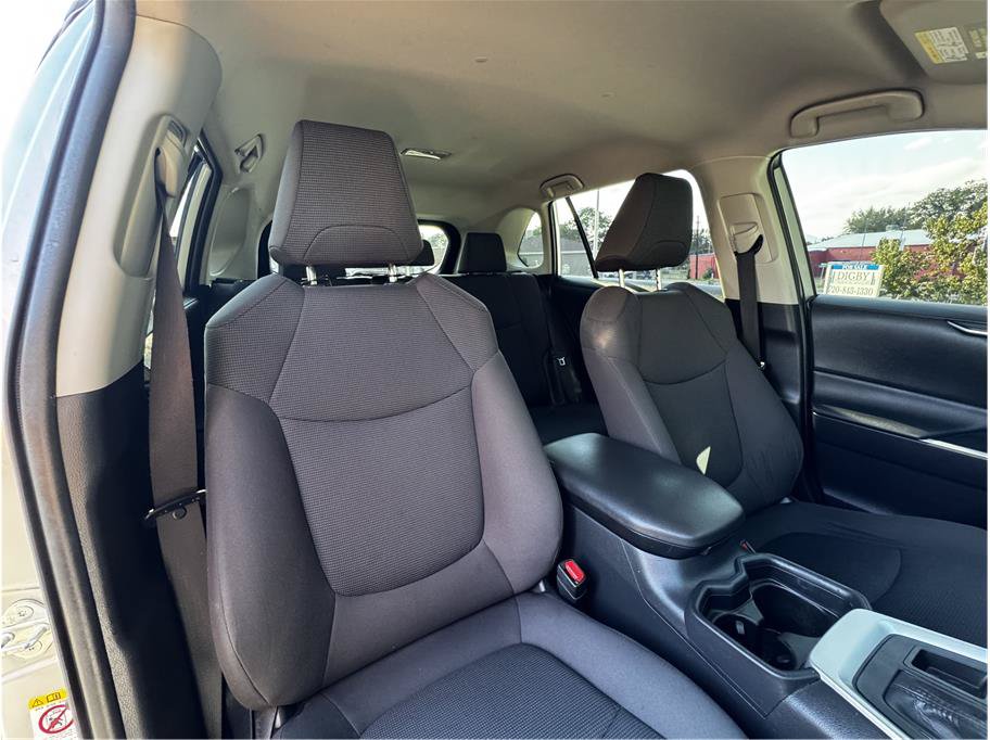 Used 2019 Toyota RAV4 LE w/ All Weather Liner Package AWD/4WD image 4