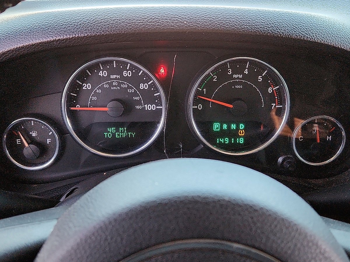 Used 2011 Jeep Wrangler Unlimited Rubicon w/ Connectivity Group image 10