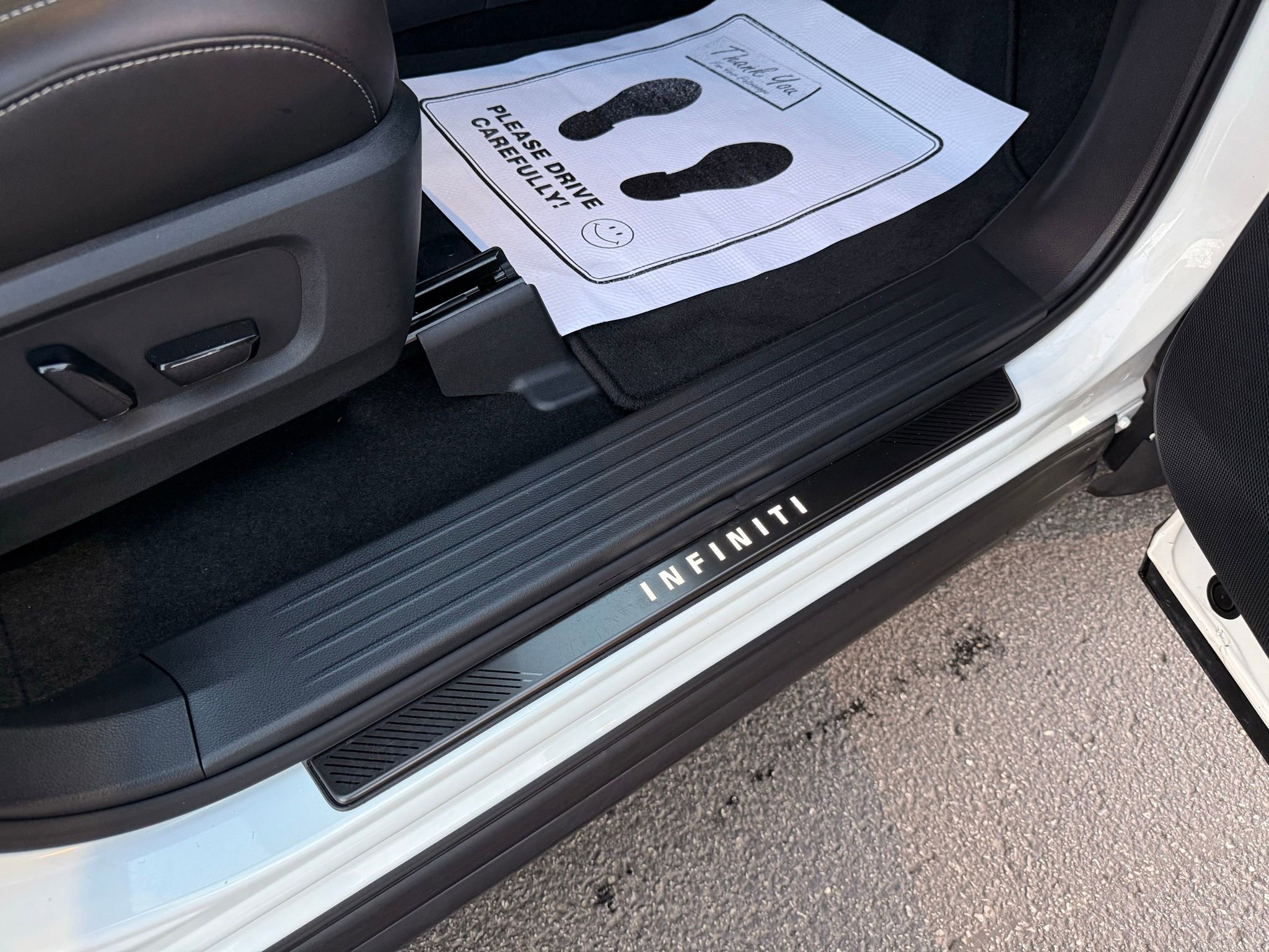 Used 2025 INFINITI QX60 Luxe w/ Black Edition image 17