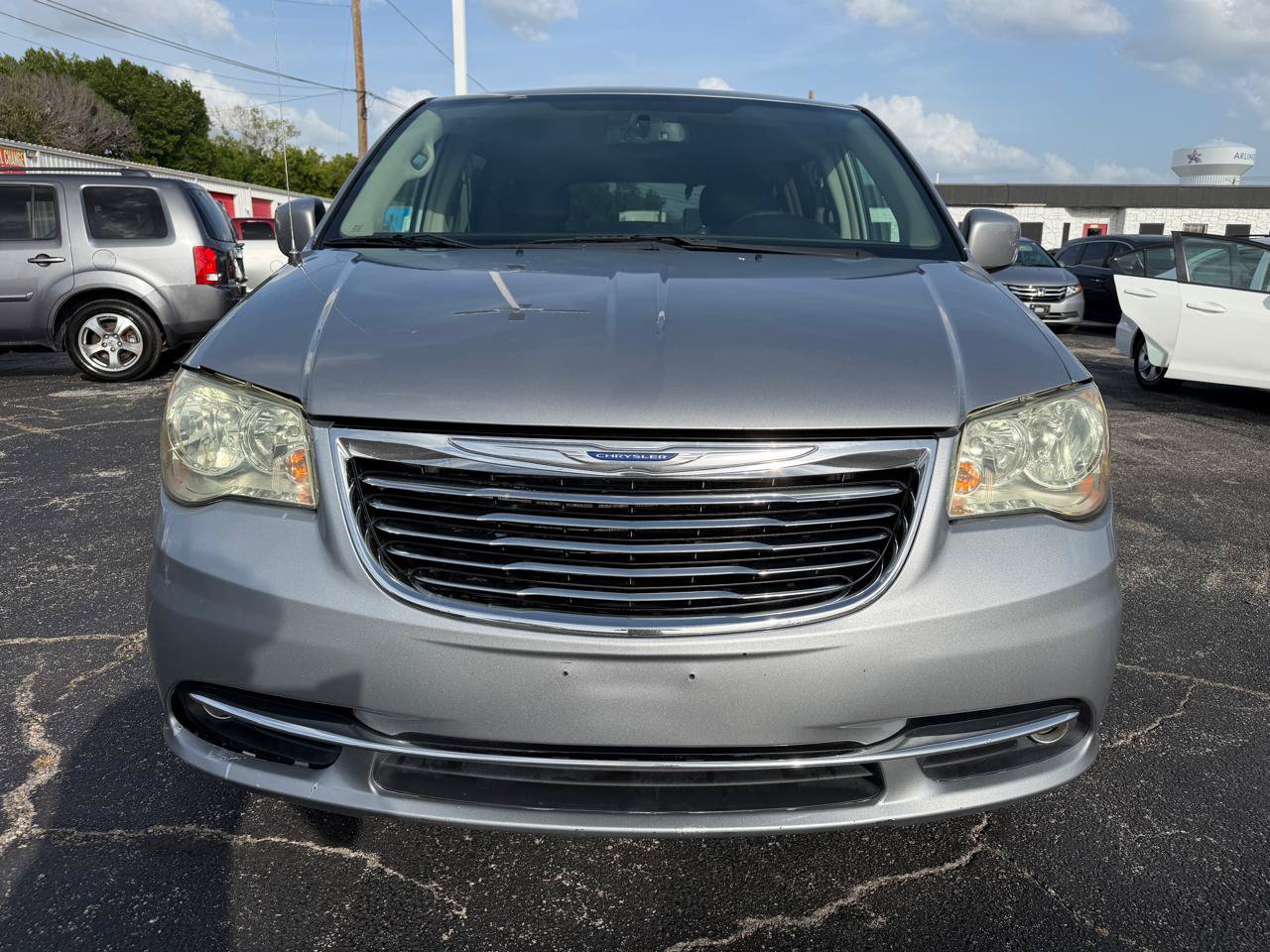 Used 2015 Chrysler Town & Country Touring FWD image 2