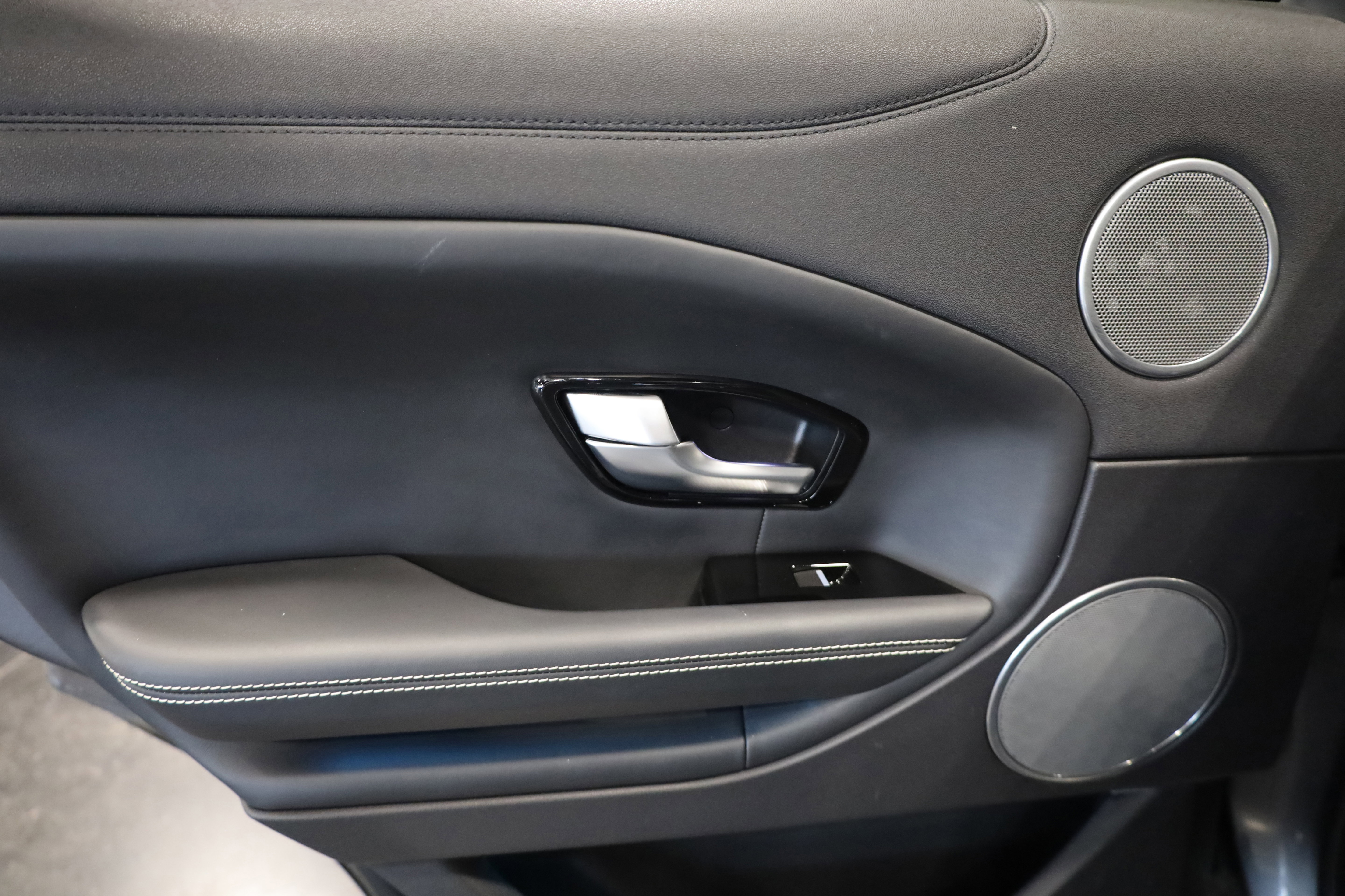 Used 2016 Land Rover Range Rover Evoque HSE image 36