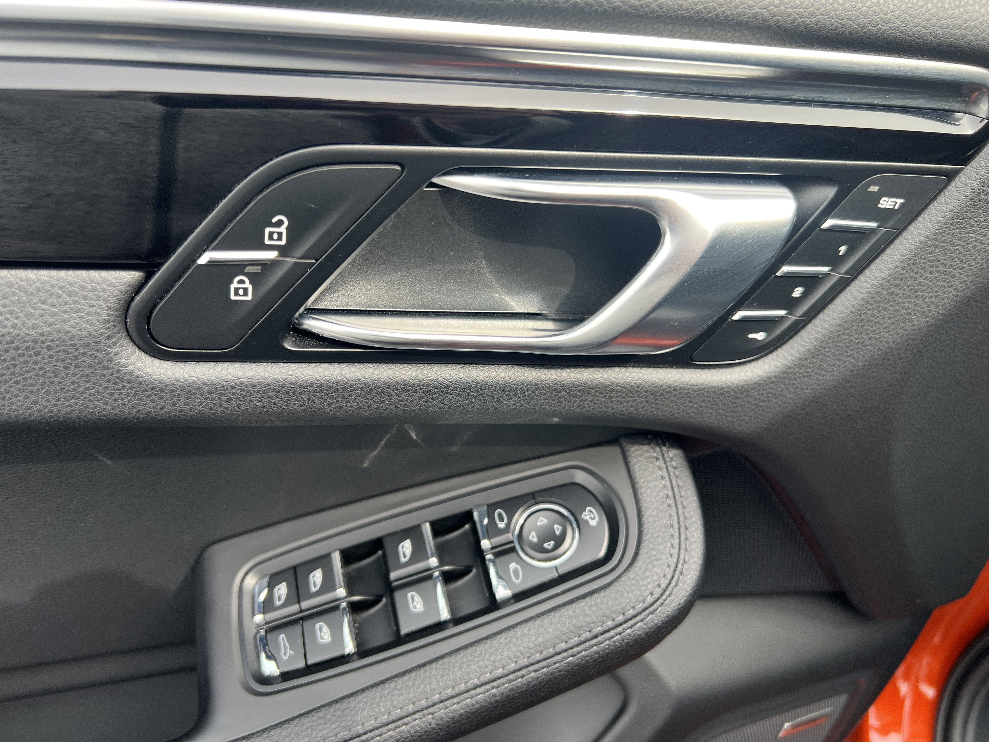 Used 2024 Porsche Macan image 25