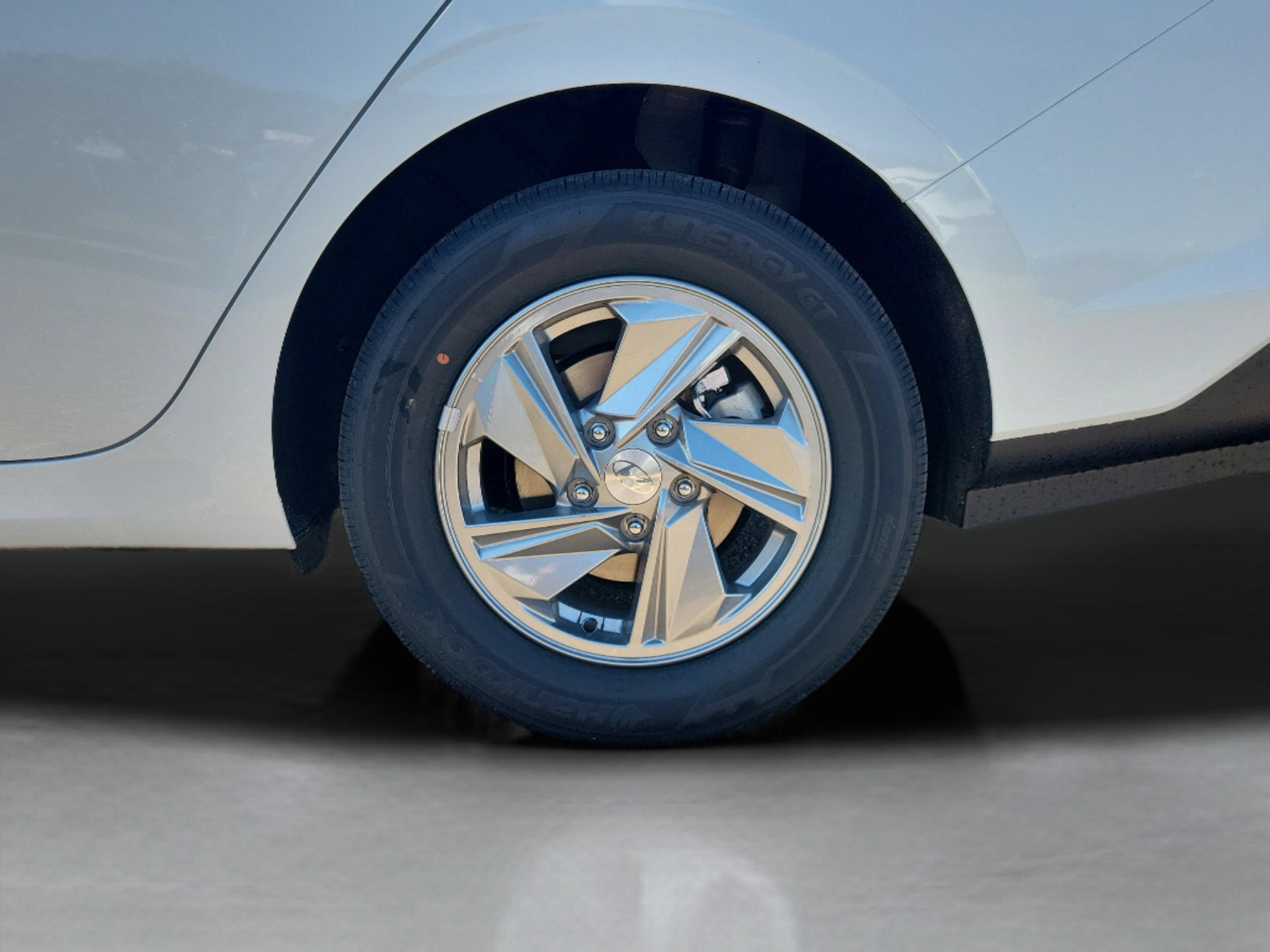 New 2026 Hyundai Elantra SE FWD image 6