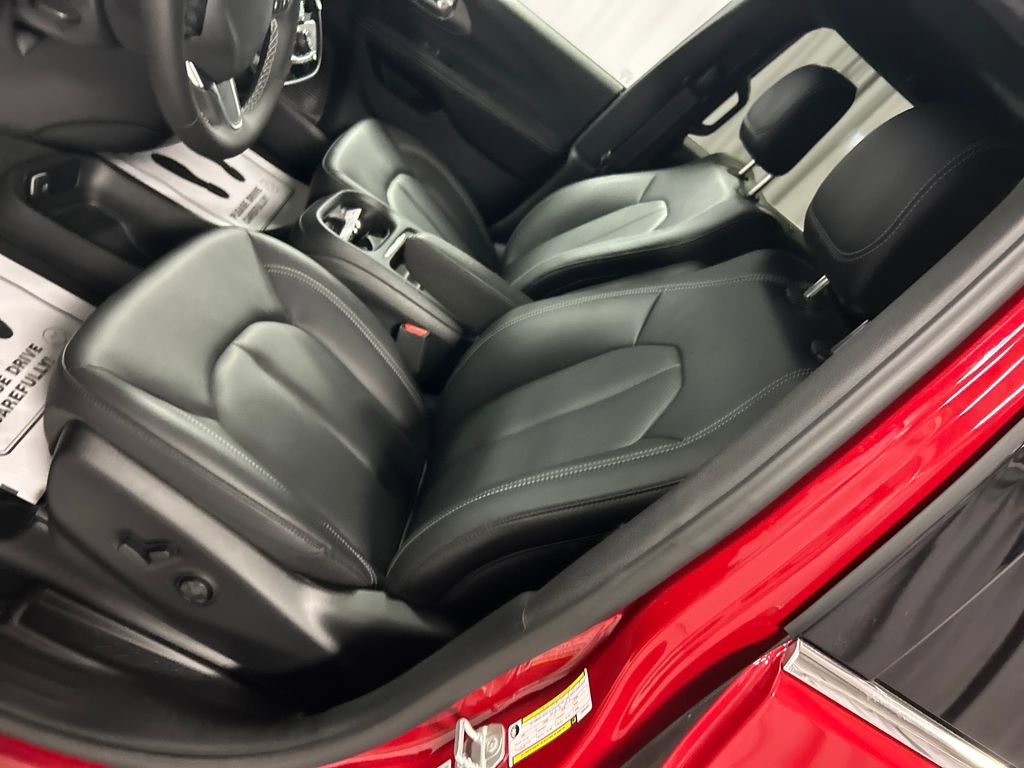 New 2027 Chrysler Pacifica Select FWD image 10