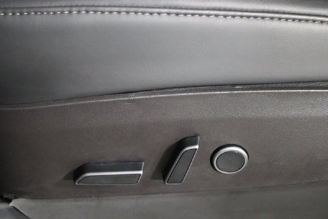 Used 2023 Tesla Model Y Performance AWD/4WD image 18