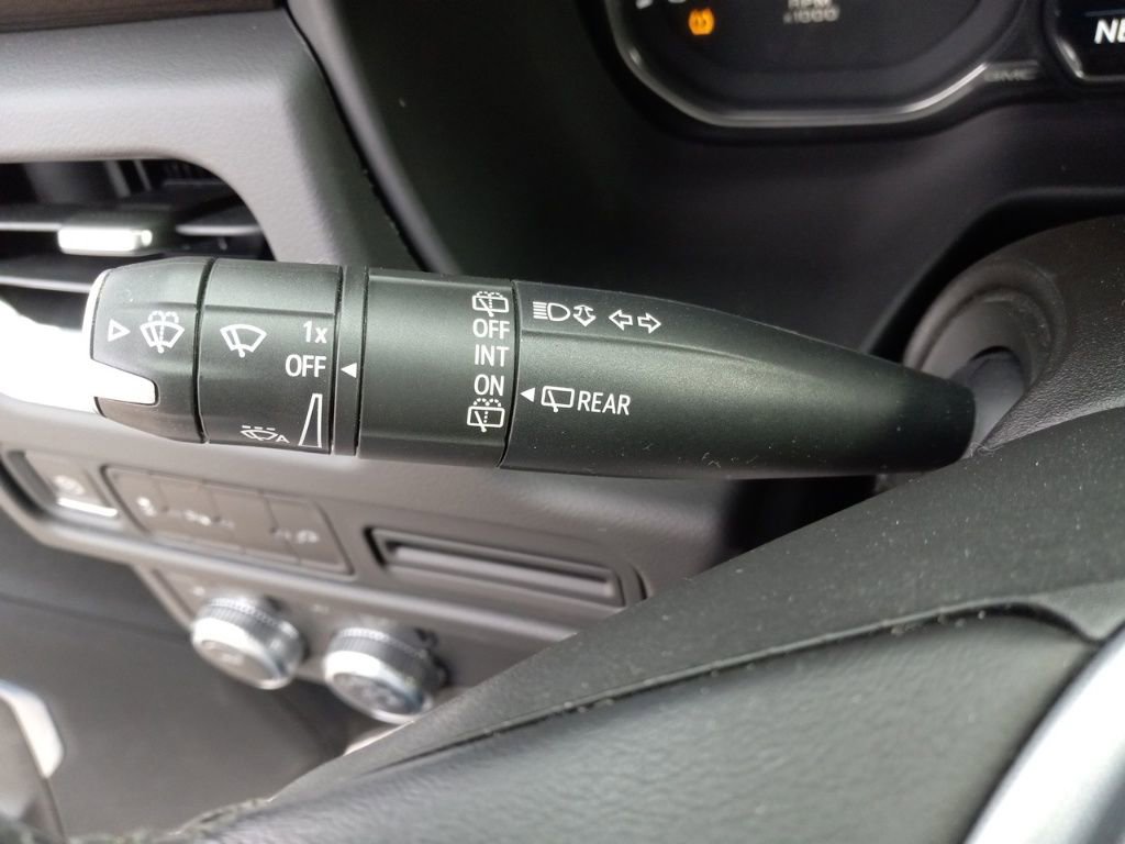 Used 2021 GMC Yukon SLE image 29