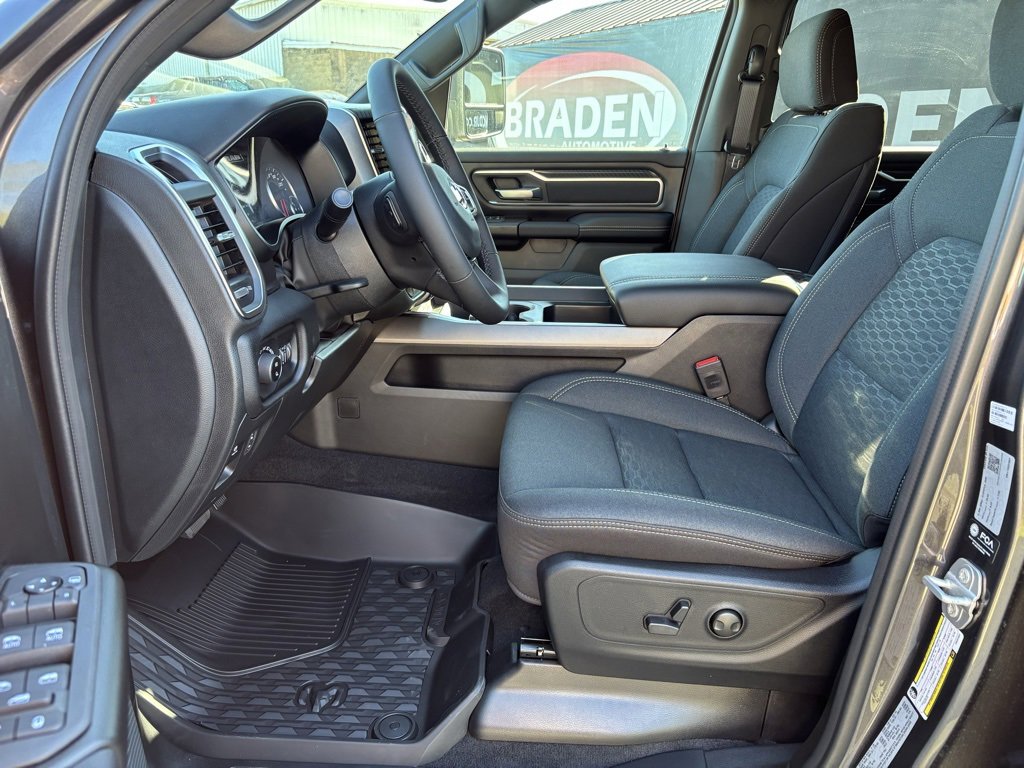 New 2026 RAM 1500 4x4 Crew Cab image 23
