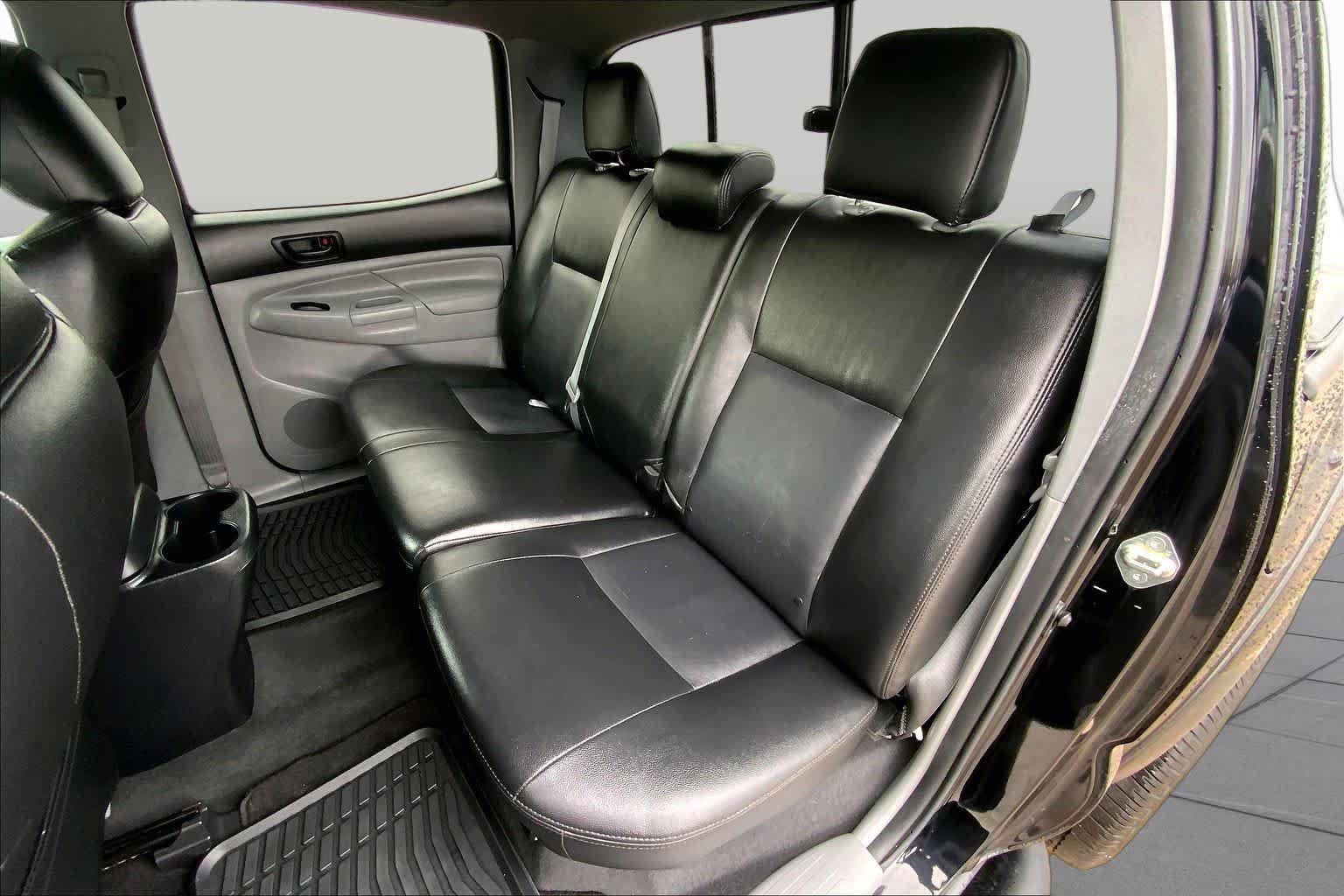 Used 2015 Toyota Tacoma PreRunner w/ TRD Sport Package RWD image 17