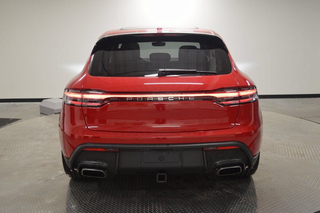 Certified 2025 Porsche Macan AWD/4WD image 6