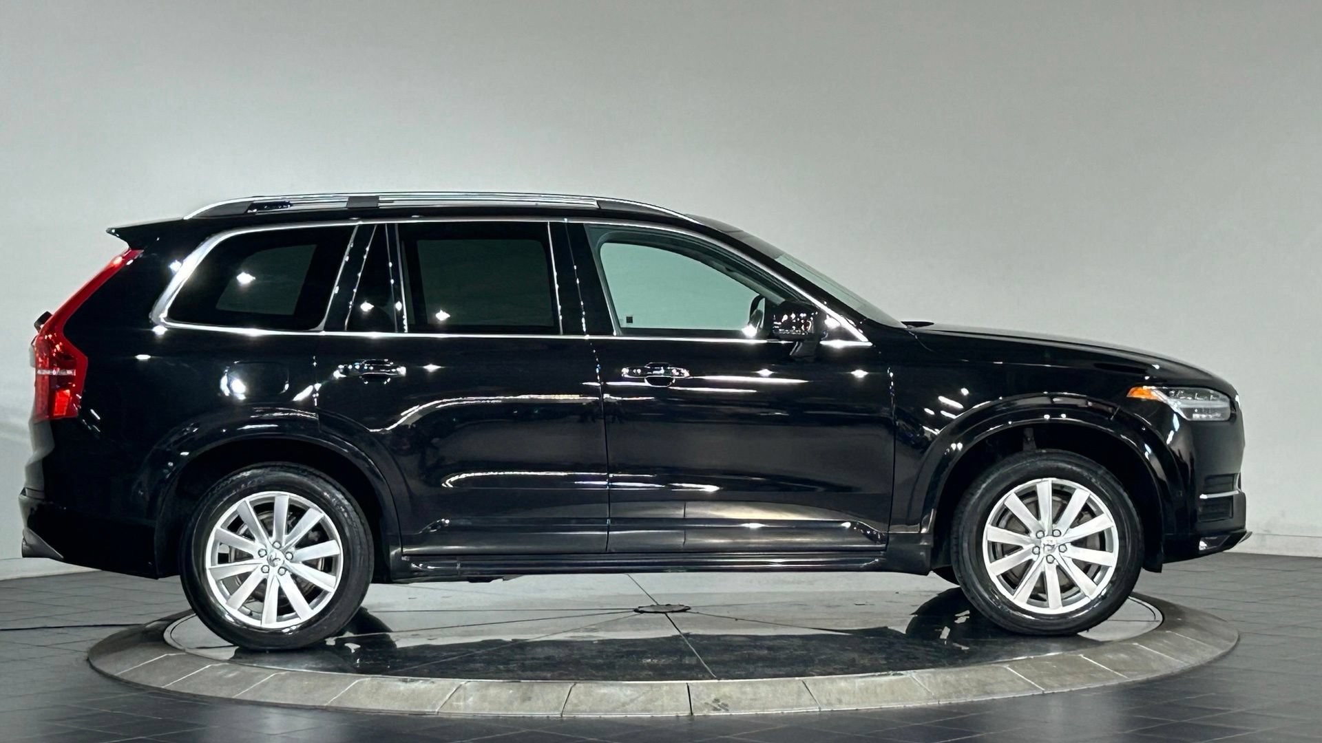 Used 2018 Volvo XC90 T5 Momentum w/ Convenience Package AWD/4WD image 11