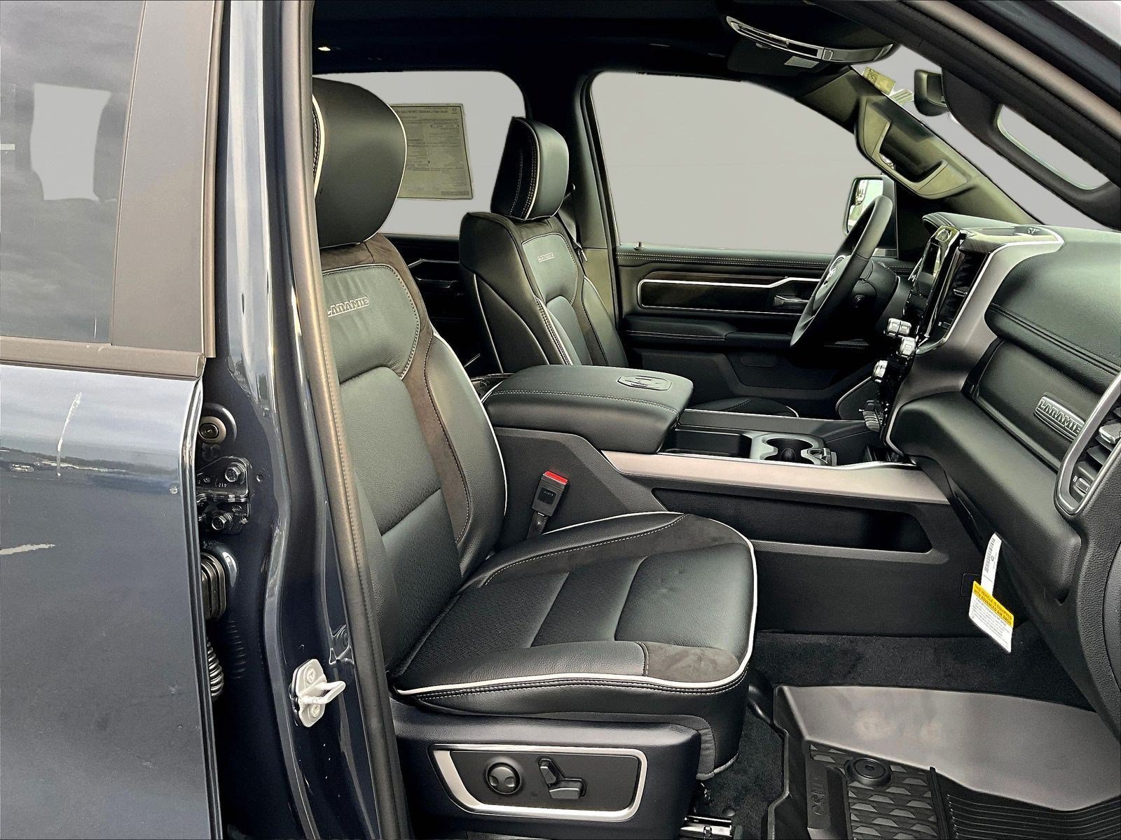 New 2027 RAM 1500 Laramie w/ Night Edition AWD/4WD image 10