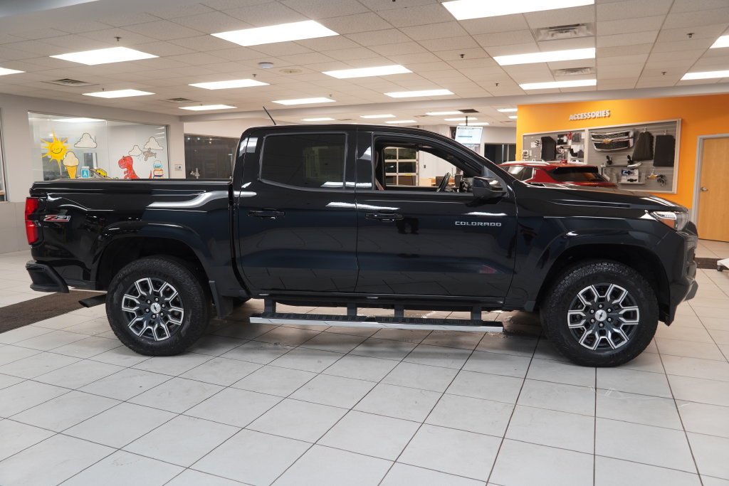 Used 2023 Chevrolet Colorado Z71 w/ Z71 Convenience Package 2 AWD/4WD image 14