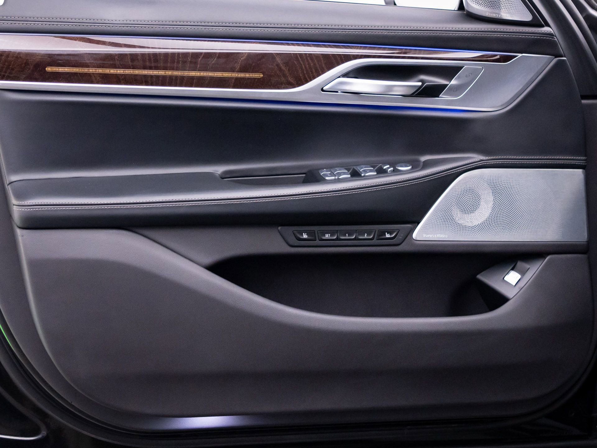 Used 2022 BMW M760i xDrive image 13