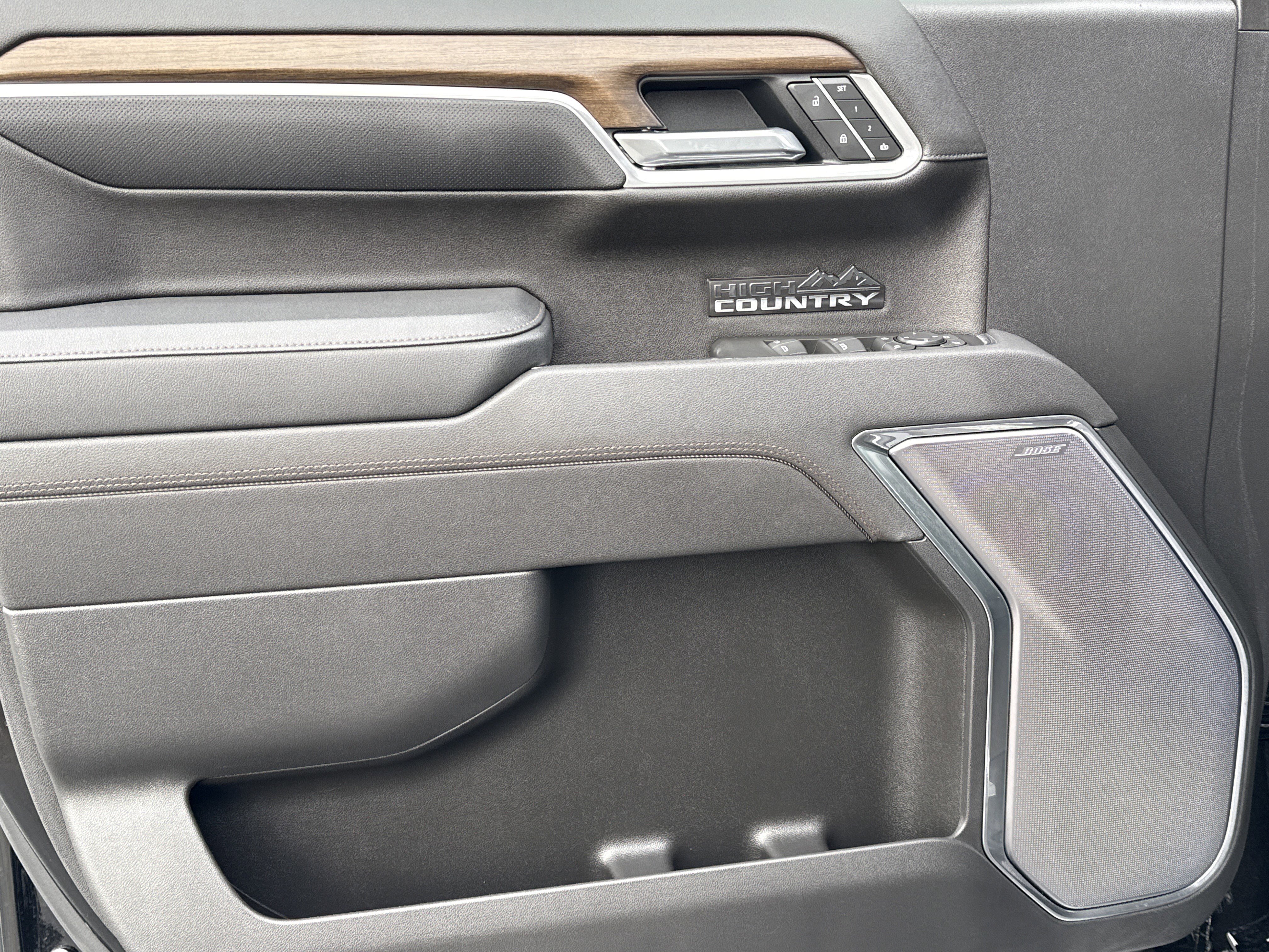 Certified 2025 Chevrolet Silverado 1500 High Country w/ Technology Package image 14