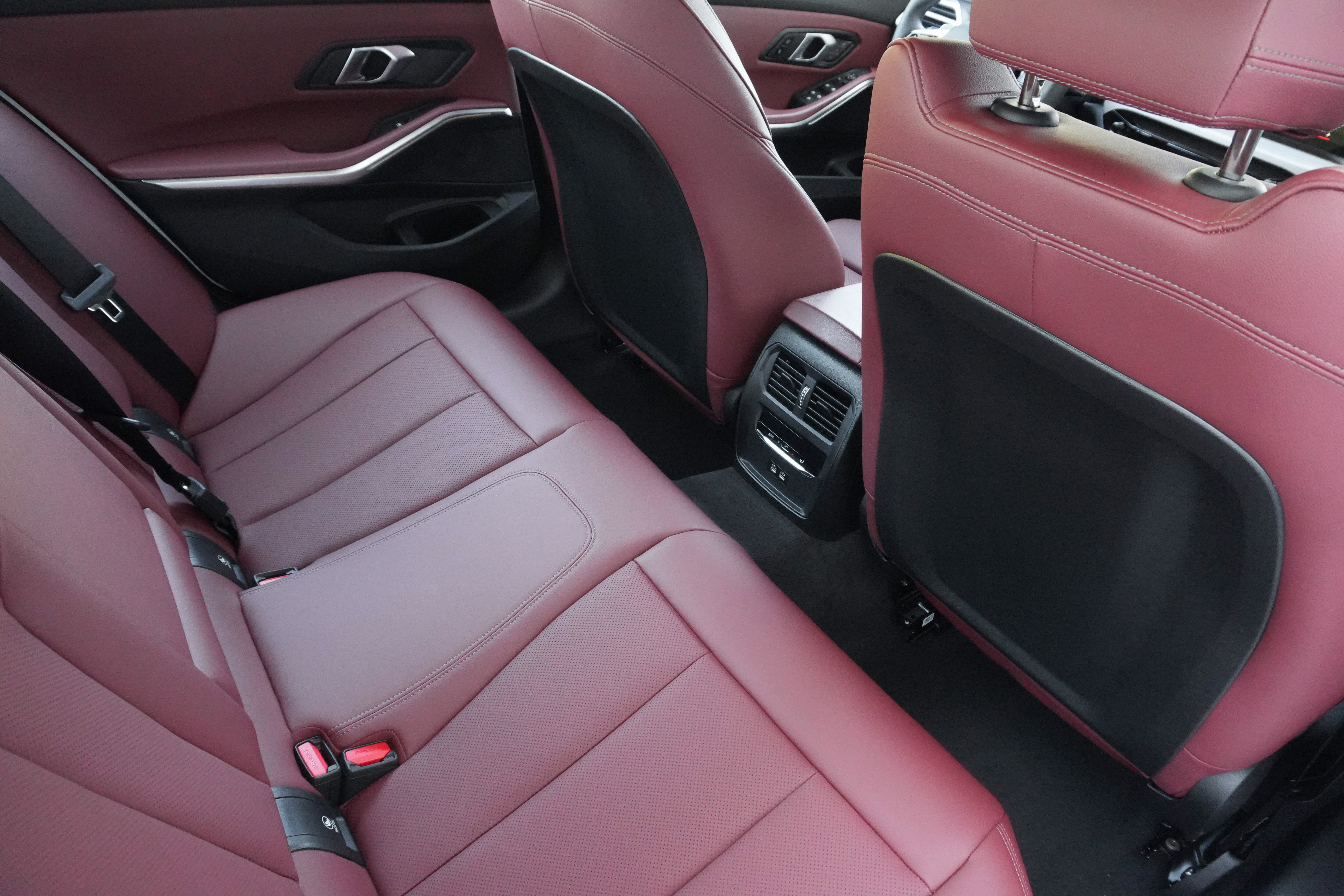 Certified 2025 BMW 330i Sedan RWD image 34