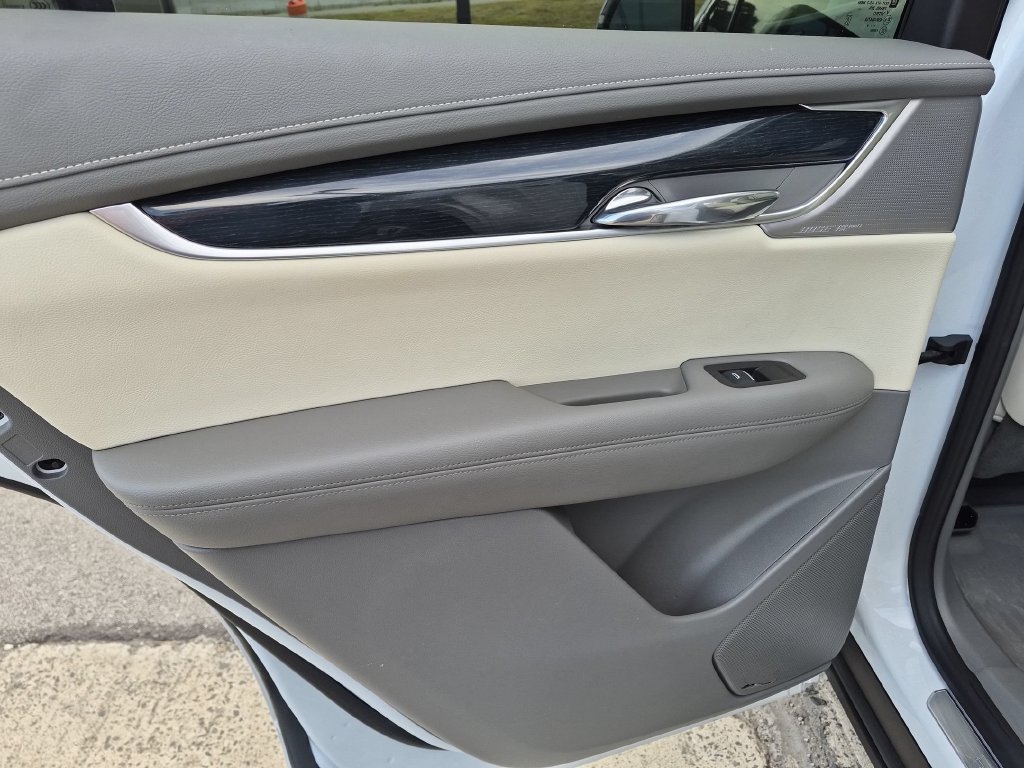 Certified 2025 Cadillac XT6 Premium Luxury w/ LPO, Floor Liner Package AWD/4WD image 27