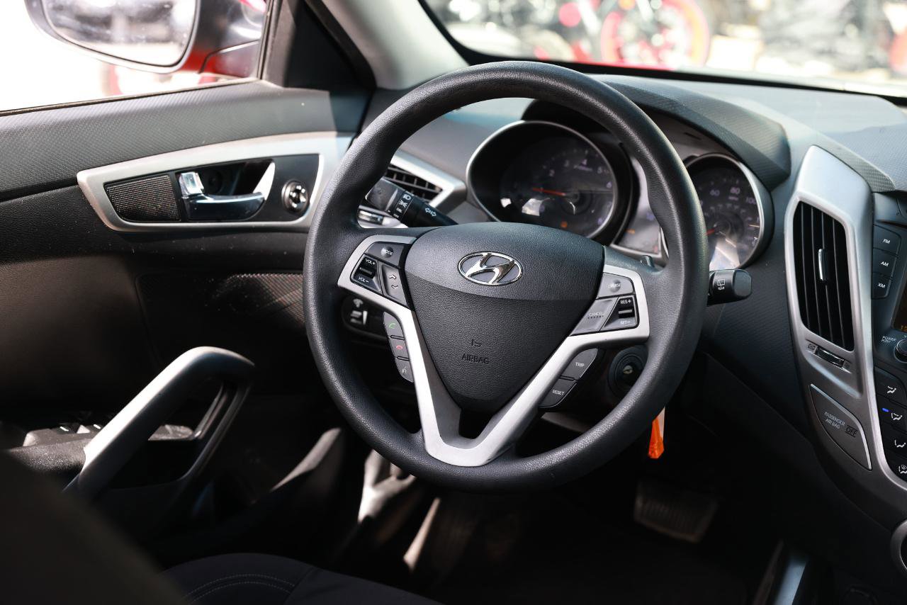 Used 2016 Hyundai Veloster FWD image 18