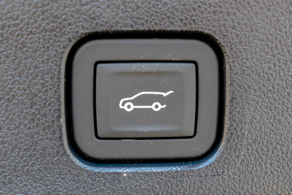 Certified 2025 Chevrolet Traverse High Country AWD/4WD image 36