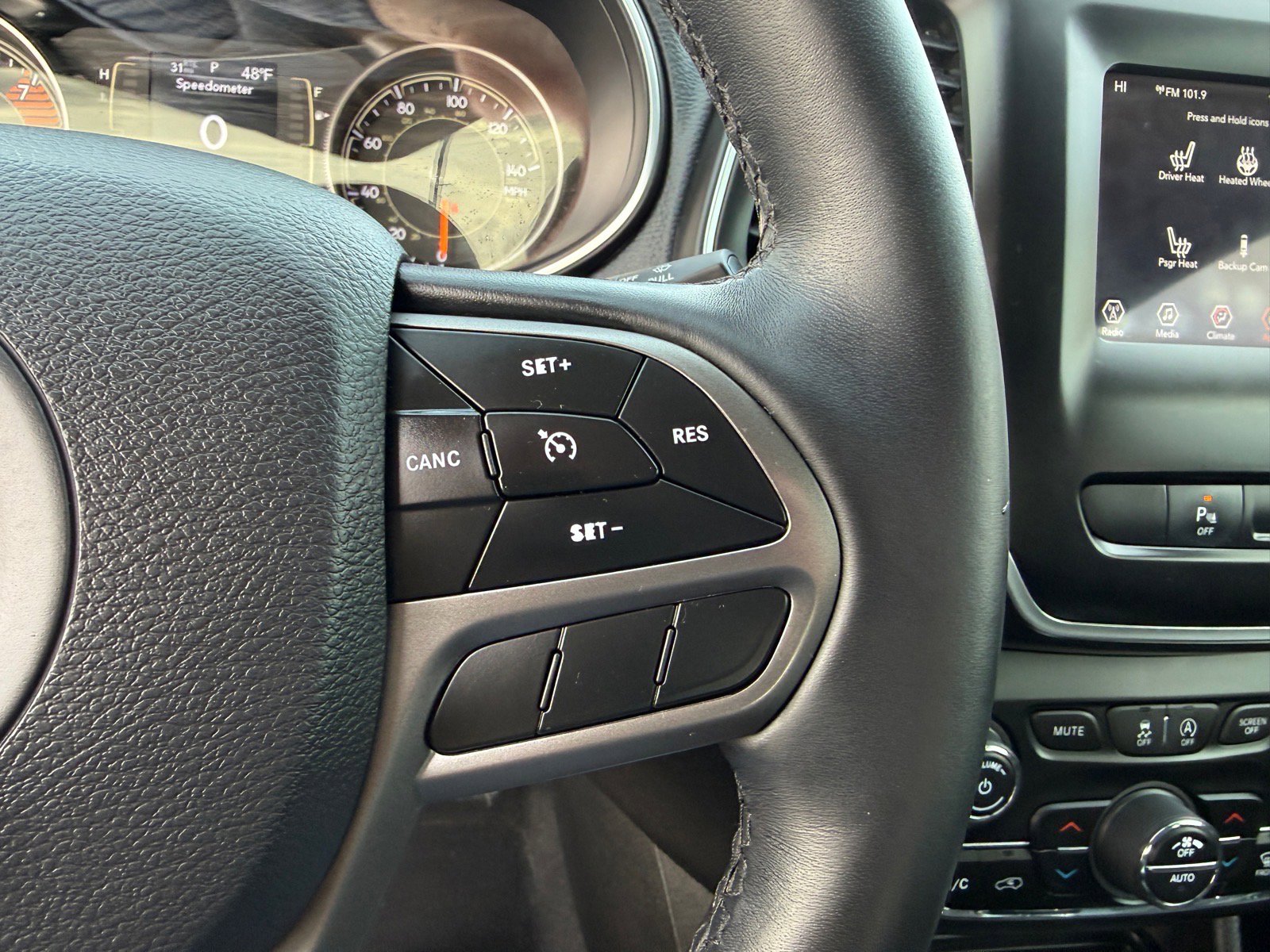 Used 2019 Jeep Cherokee Latitude Plus w/ Comfort/Convenience Group image 35