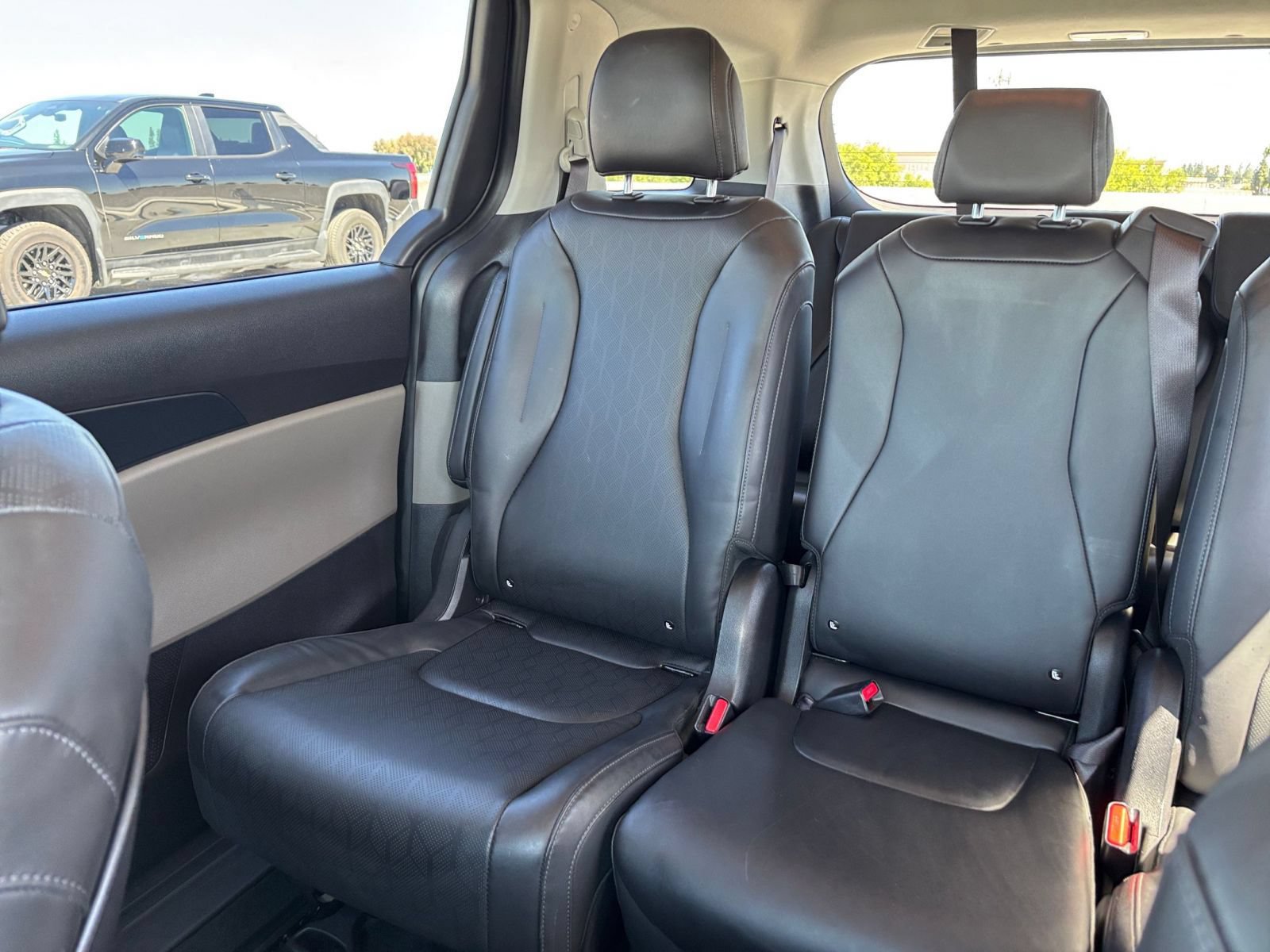 Used 2026 Kia Carnival FWD image 42