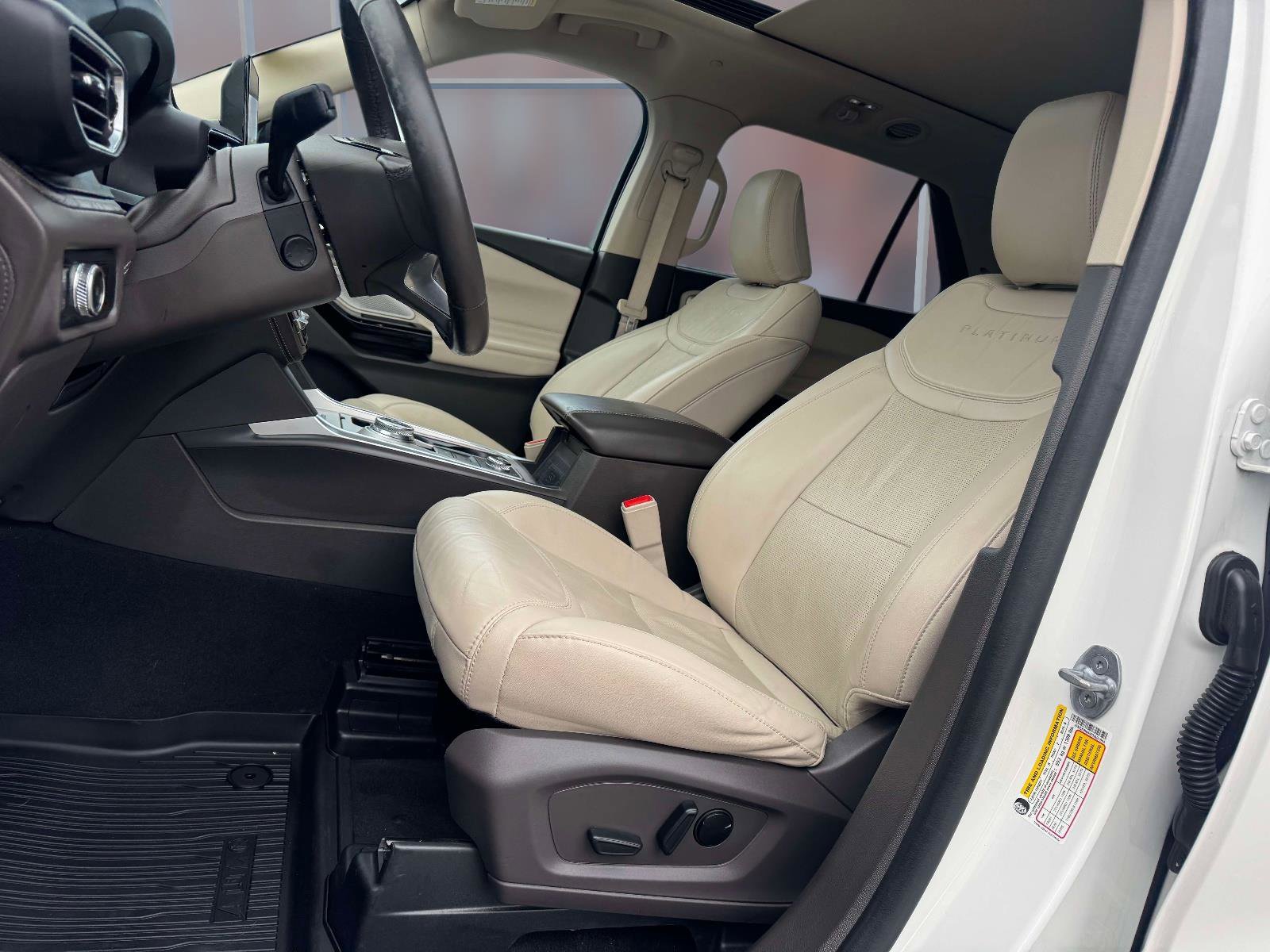 Used 2023 Ford Explorer Platinum w/ Technology Package image 15