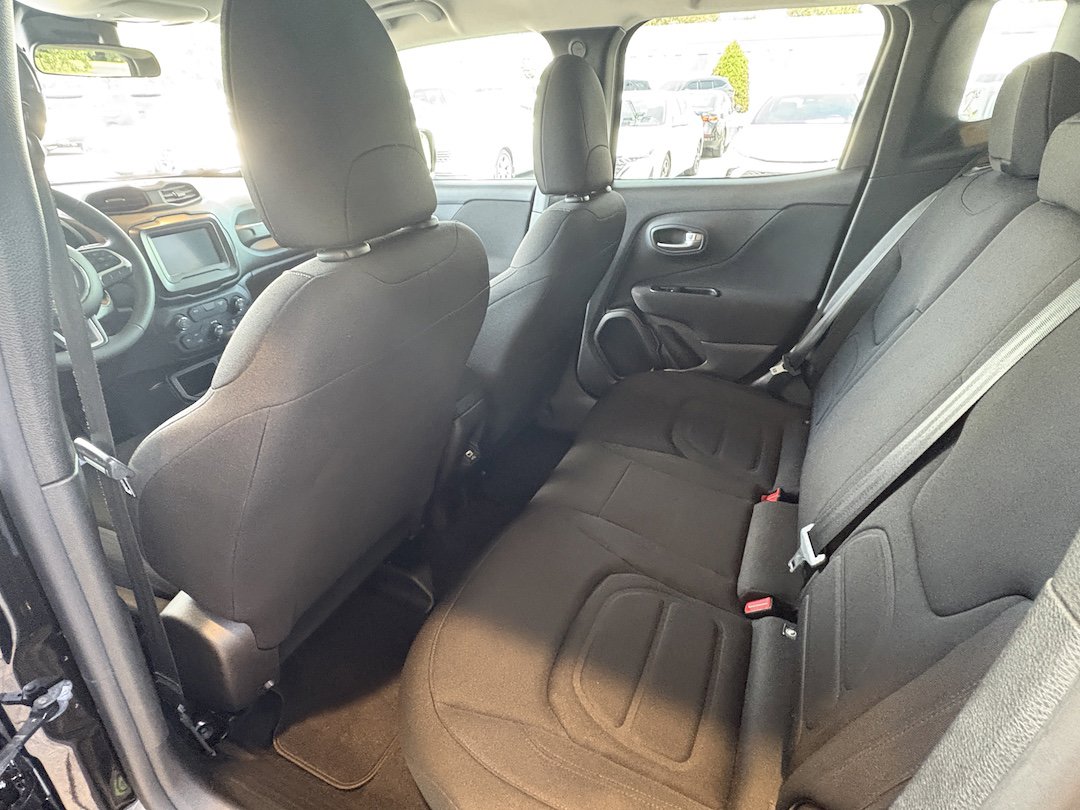 Used 2019 Jeep Renegade Latitude FWD image 22