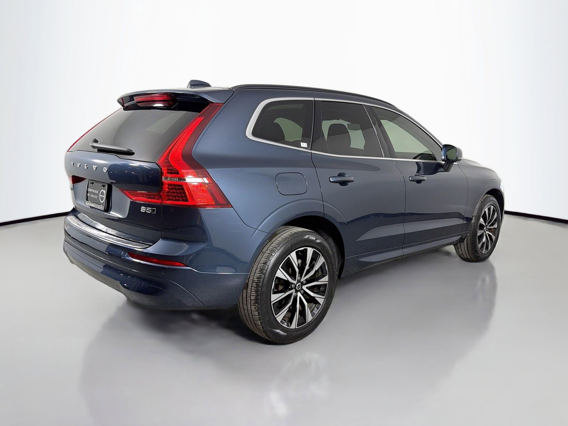 Certified 2023 Volvo XC60 B5 Core AWD/4WD image 6