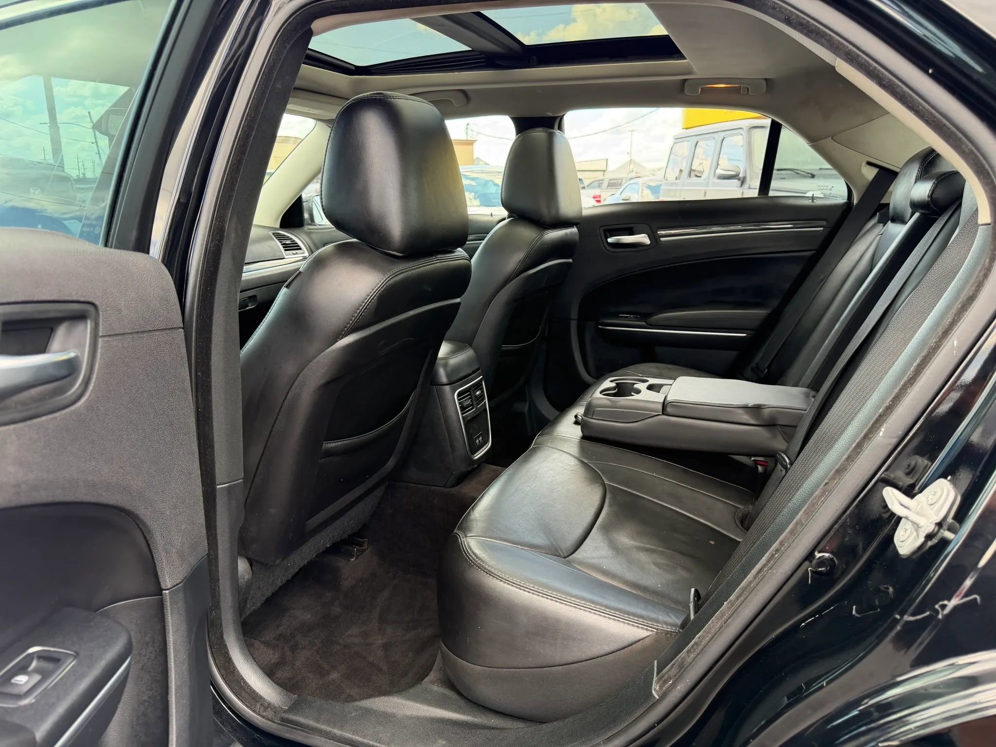 Used 2018 Chrysler 300 Touring L RWD image 7