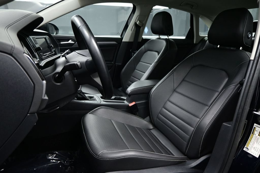 Used 2024 Volkswagen Jetta SE FWD image 9