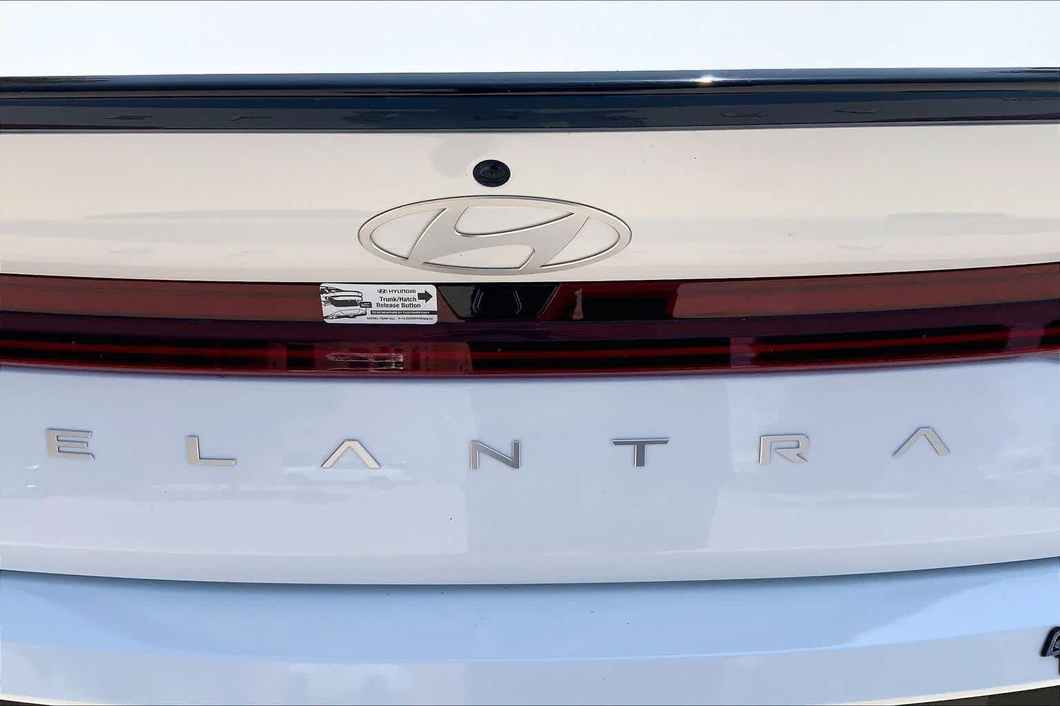 Used 2025 Hyundai Elantra SEL FWD image 33