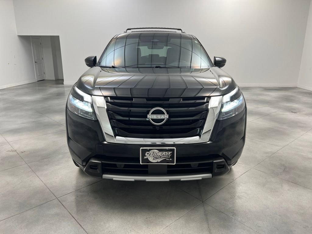 Used 2025 Nissan Pathfinder SL image 2