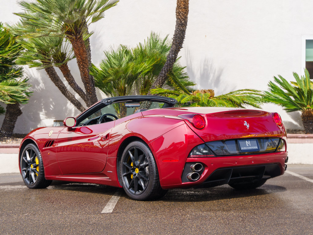 Used 2010 Ferrari California RWD image 14