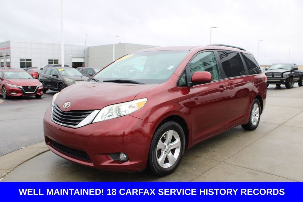 Used 2014 Toyota Sienna LE image 3