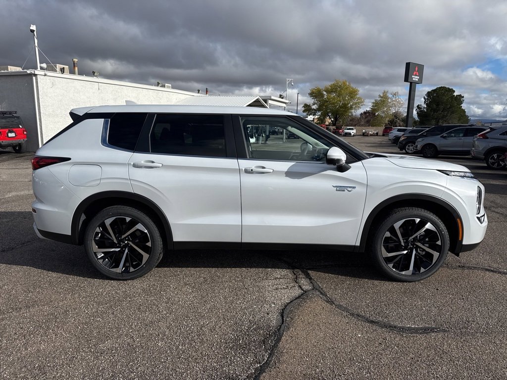 New 2025 Mitsubishi Outlander SE image 8