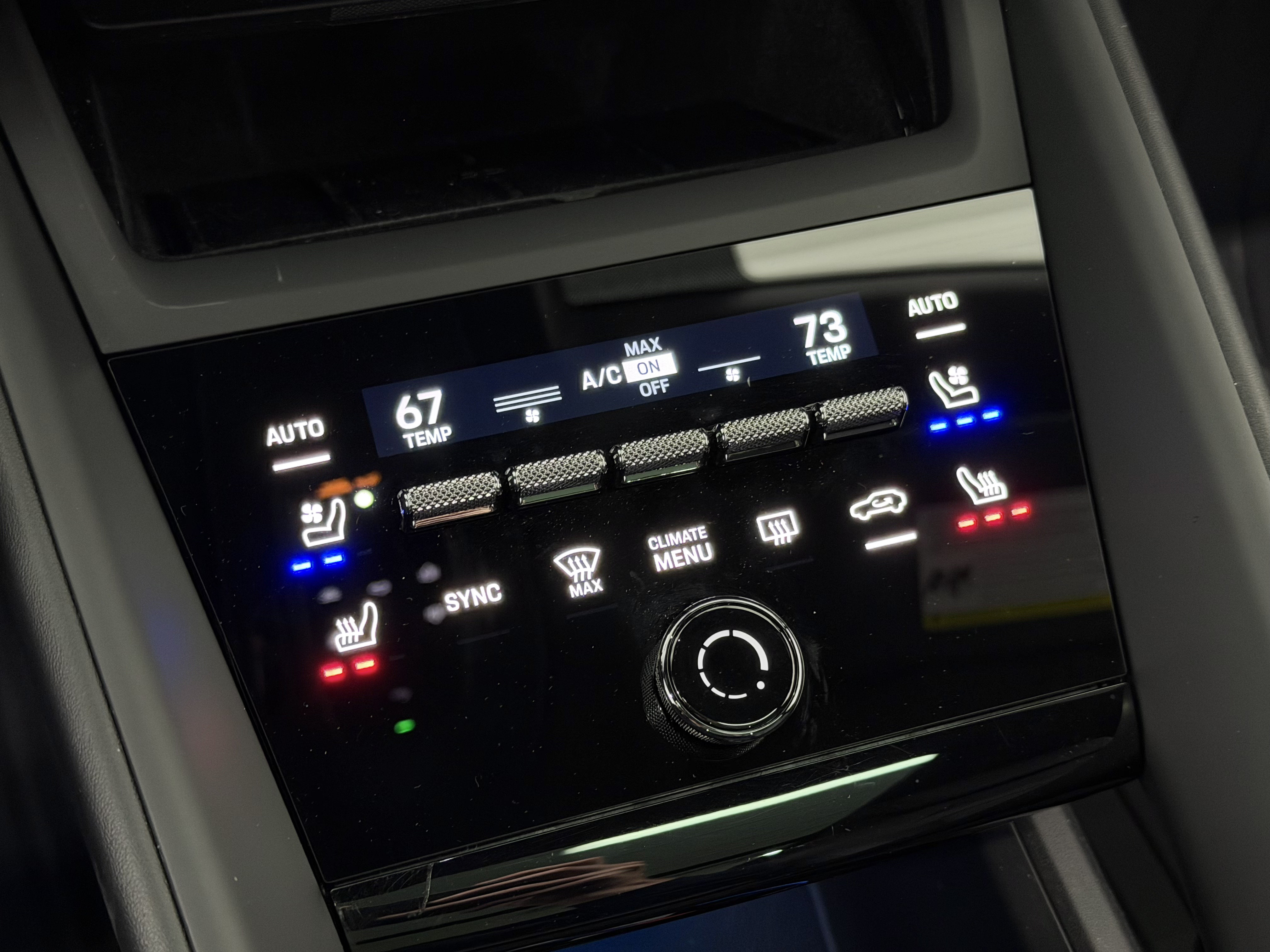 Certified 2025 Porsche Macan Electric RWD image 37
