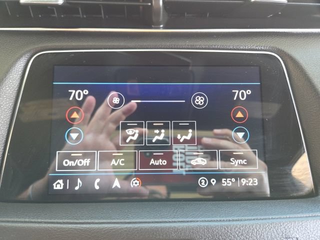 Used 2021 Cadillac XT4 Premium Luxury w/ Sun And Sound Package AWD/4WD image 17