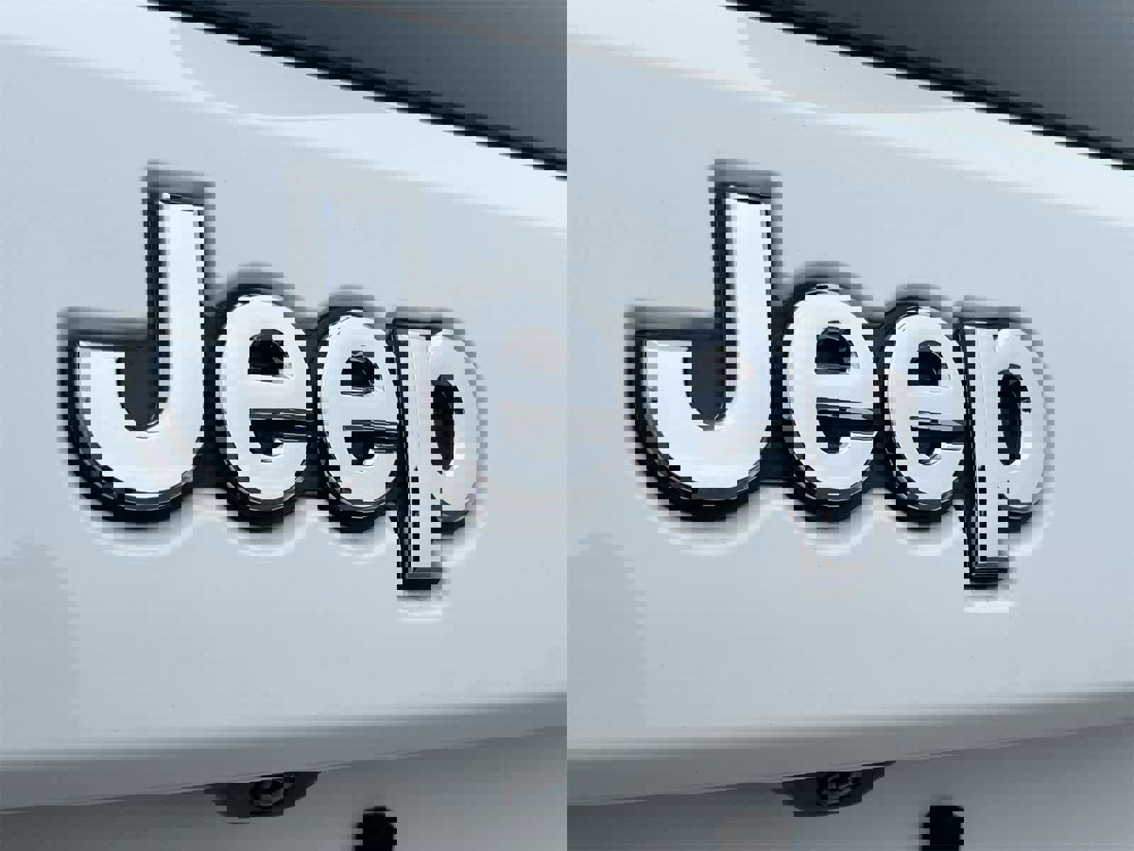 Used 2018 Jeep Grand Cherokee Laredo image 12