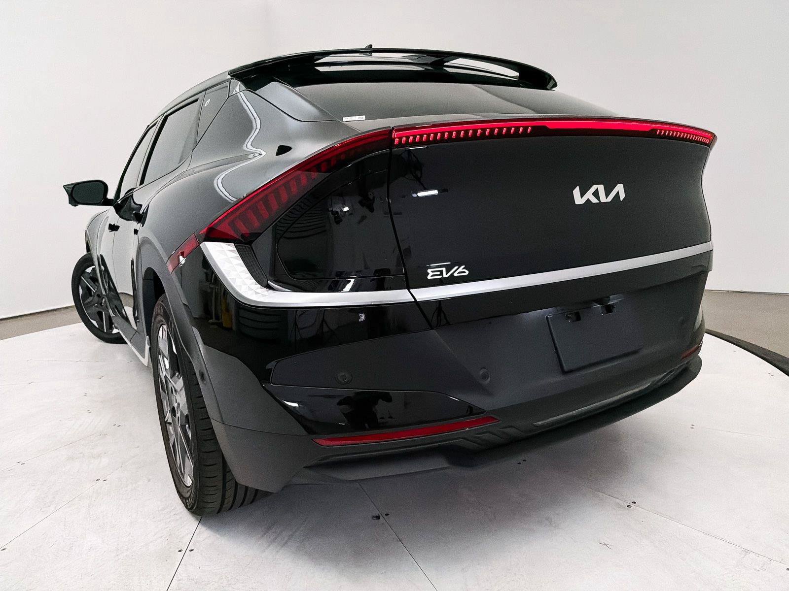 Used 2025 Kia EV6 Light w/ Light LR Technology Package RWD image 9