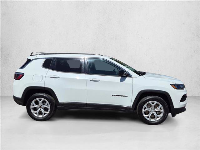Used 2024 Jeep Compass Latitude AWD/4WD image 4