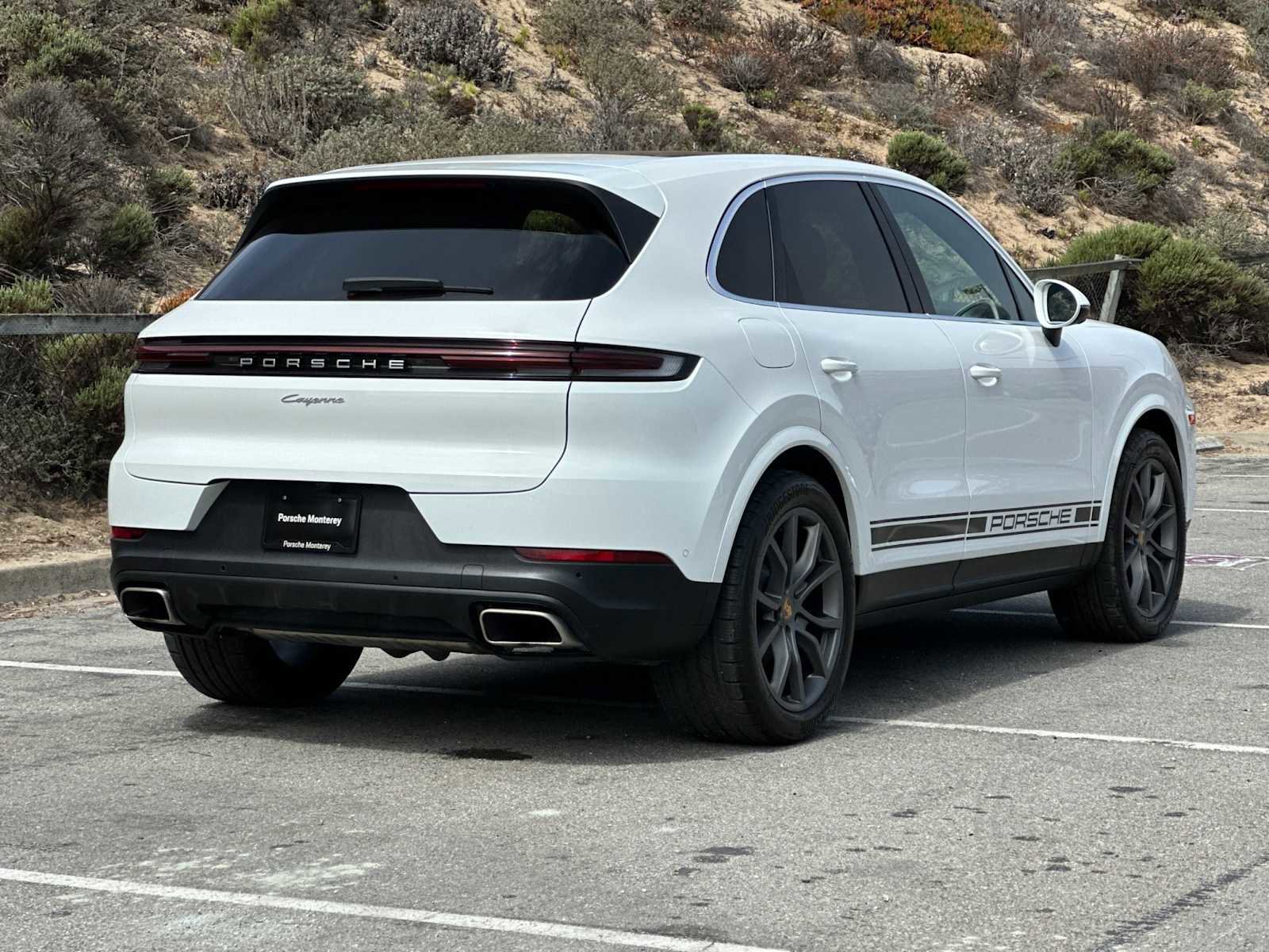 Used 2025 Porsche Cayenne AWD/4WD image 7