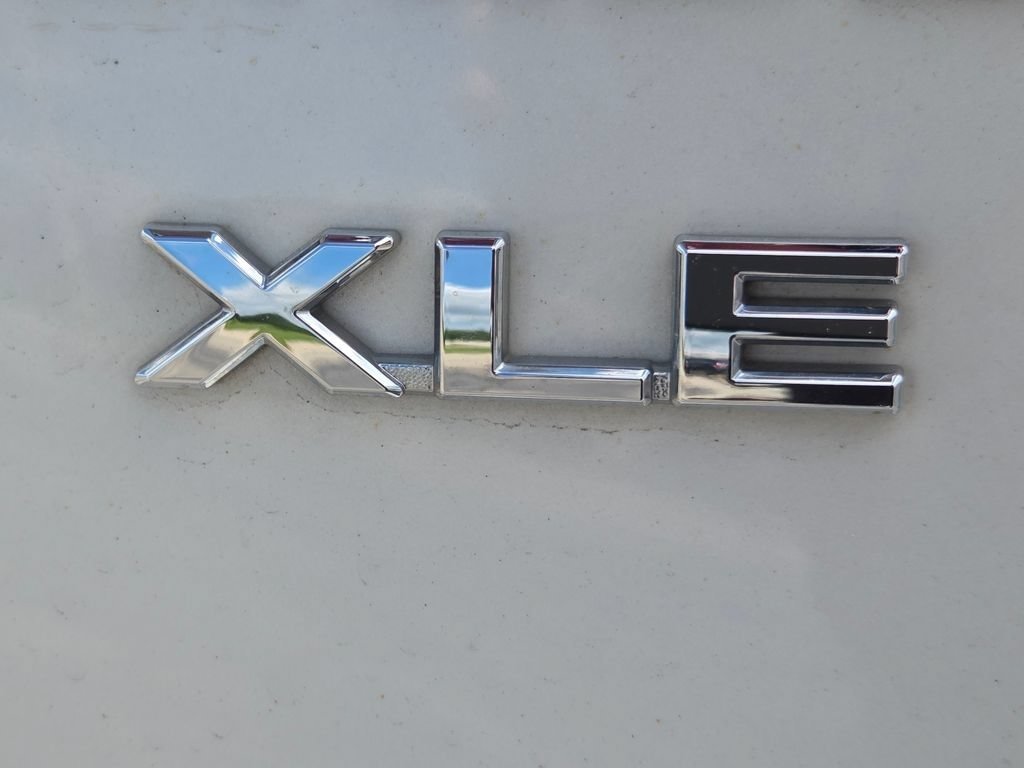 Used 2019 Toyota Prius XLE AWD/4WD image 28