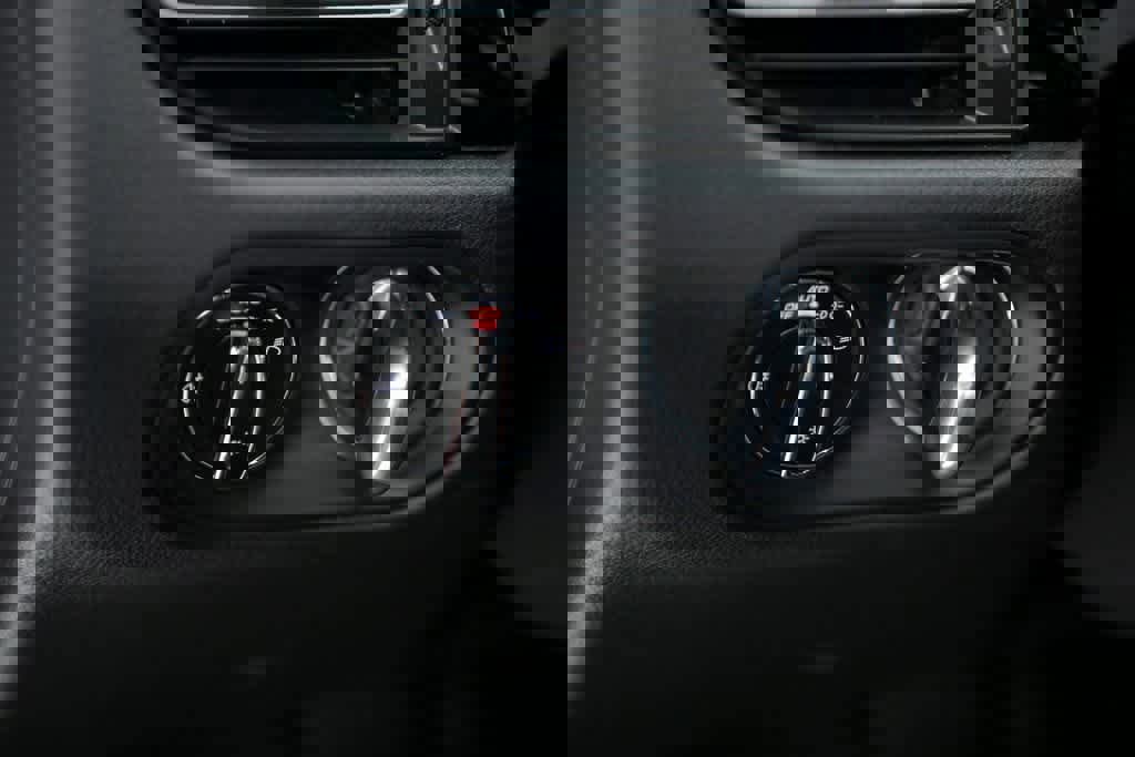 Certified 2025 Porsche Macan image 24