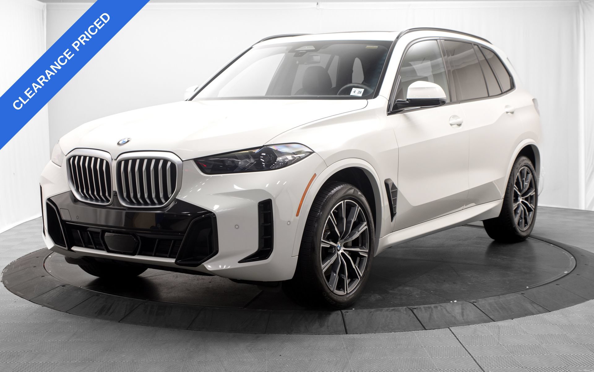 Used 2024 BMW X5 xDrive40i w/ M Sport Package AWD/4WD image 3