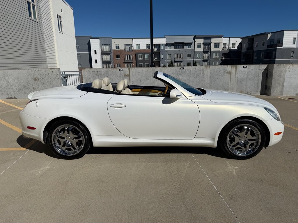 Used 2004 Lexus SC 430 Convertible w/ Preferred Accessory Pkg RWD image 3