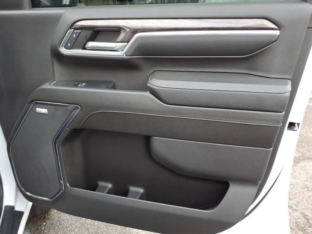 Used 2024 Chevrolet Silverado 2500 LTZ w/ LTZ Convenience Package image 15