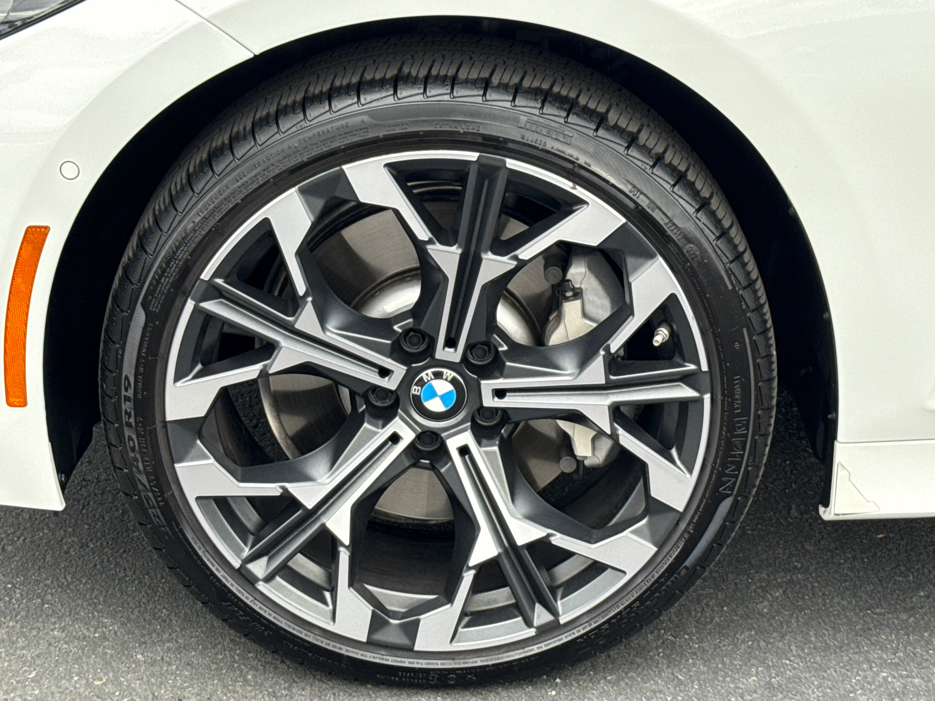 Used 2025 BMW 330i Sedan w/ Convenience Package RWD image 5