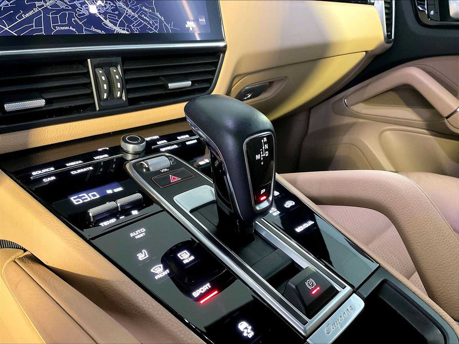Certified 2022 Porsche Cayenne AWD/4WD image 17
