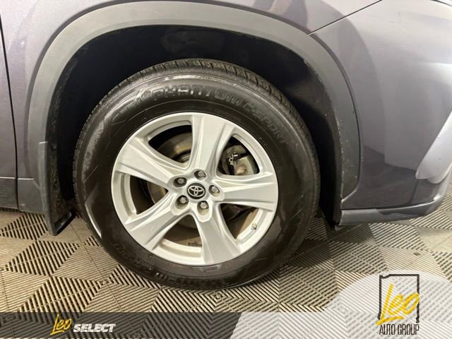 Used 2021 Toyota Highlander LE image 27