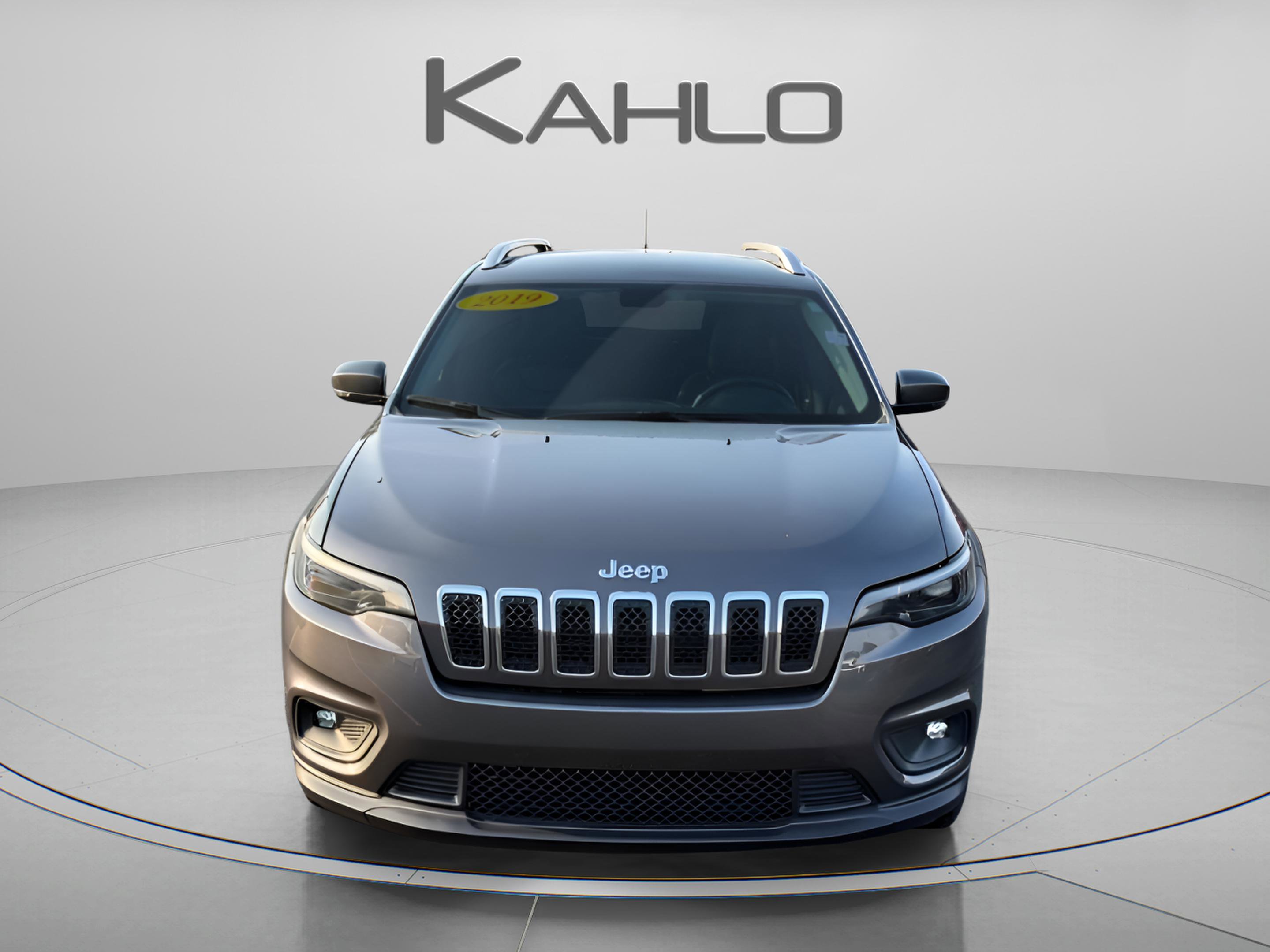 Used 2019 Jeep Cherokee Latitude Plus w/ Cold Weather Group AWD/4WD image 7