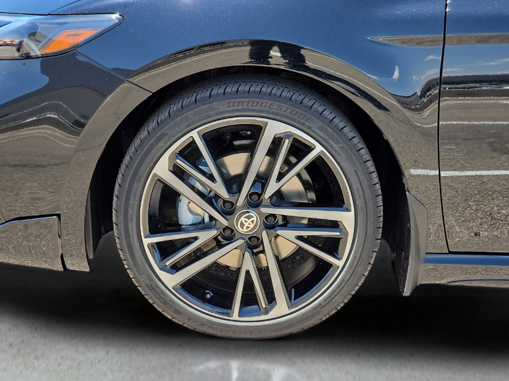 New 2026 Toyota Camry Hybrid FWD image 9